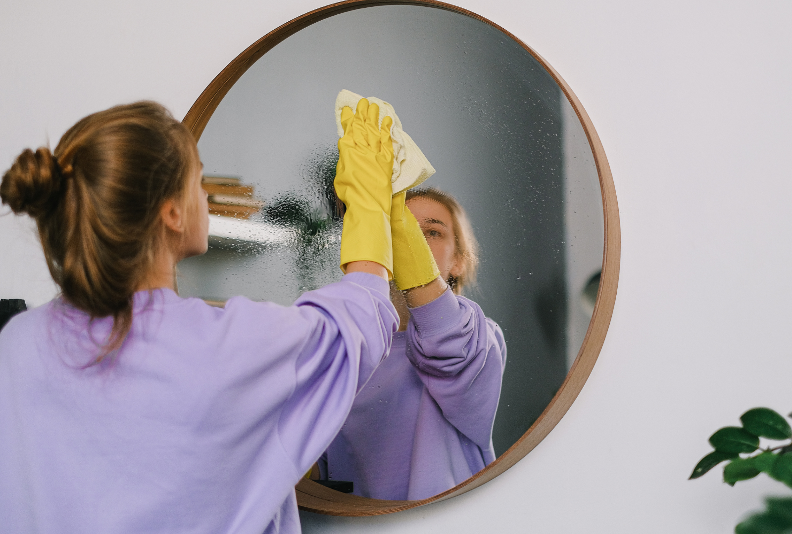 4 Tips for Creating a Realistic Cleaning Schedule for Your Home